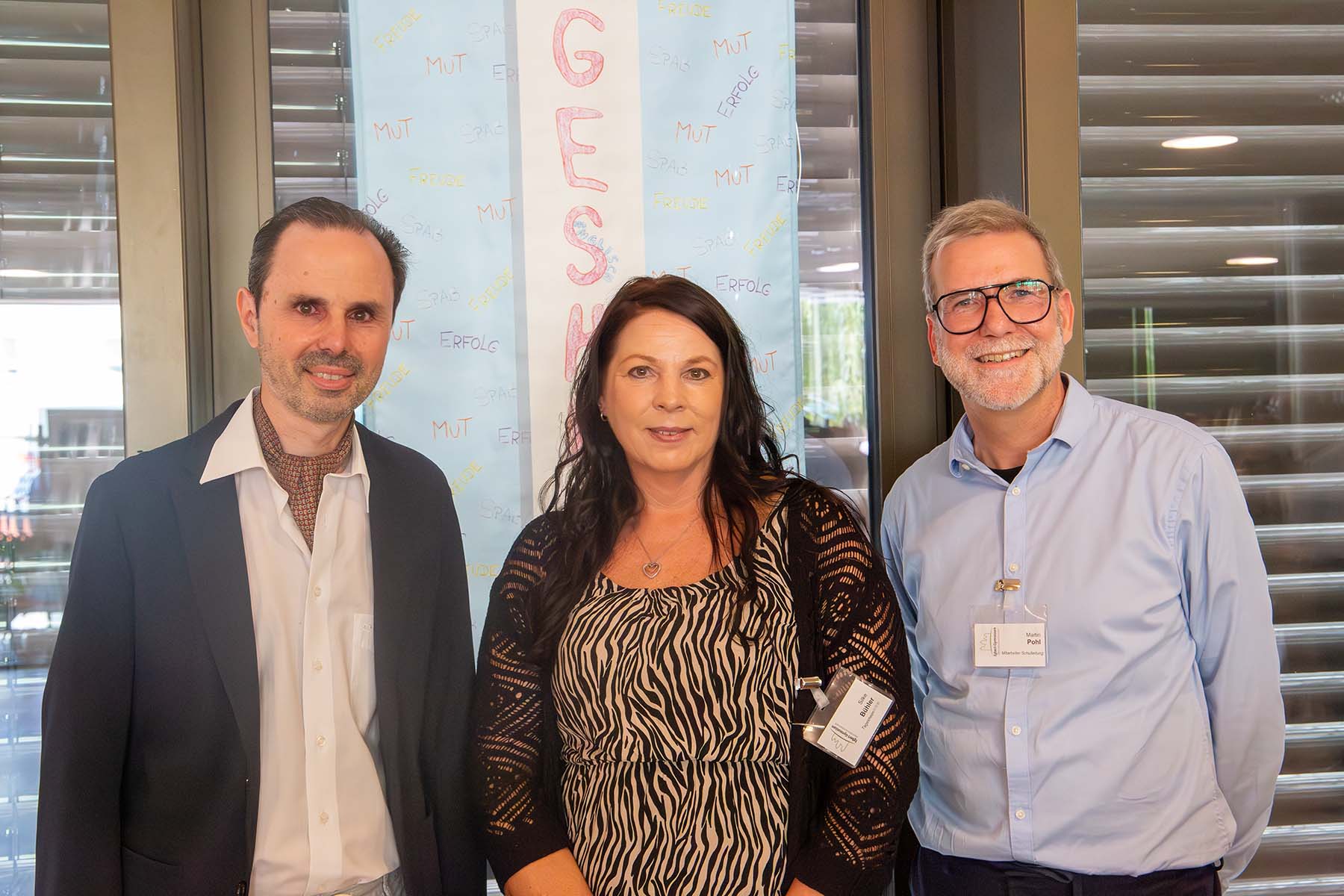 Gruppenfoto vom Leitungsteam: Schulleiter, organisatorische Leiterin und pädagogischer Leiter