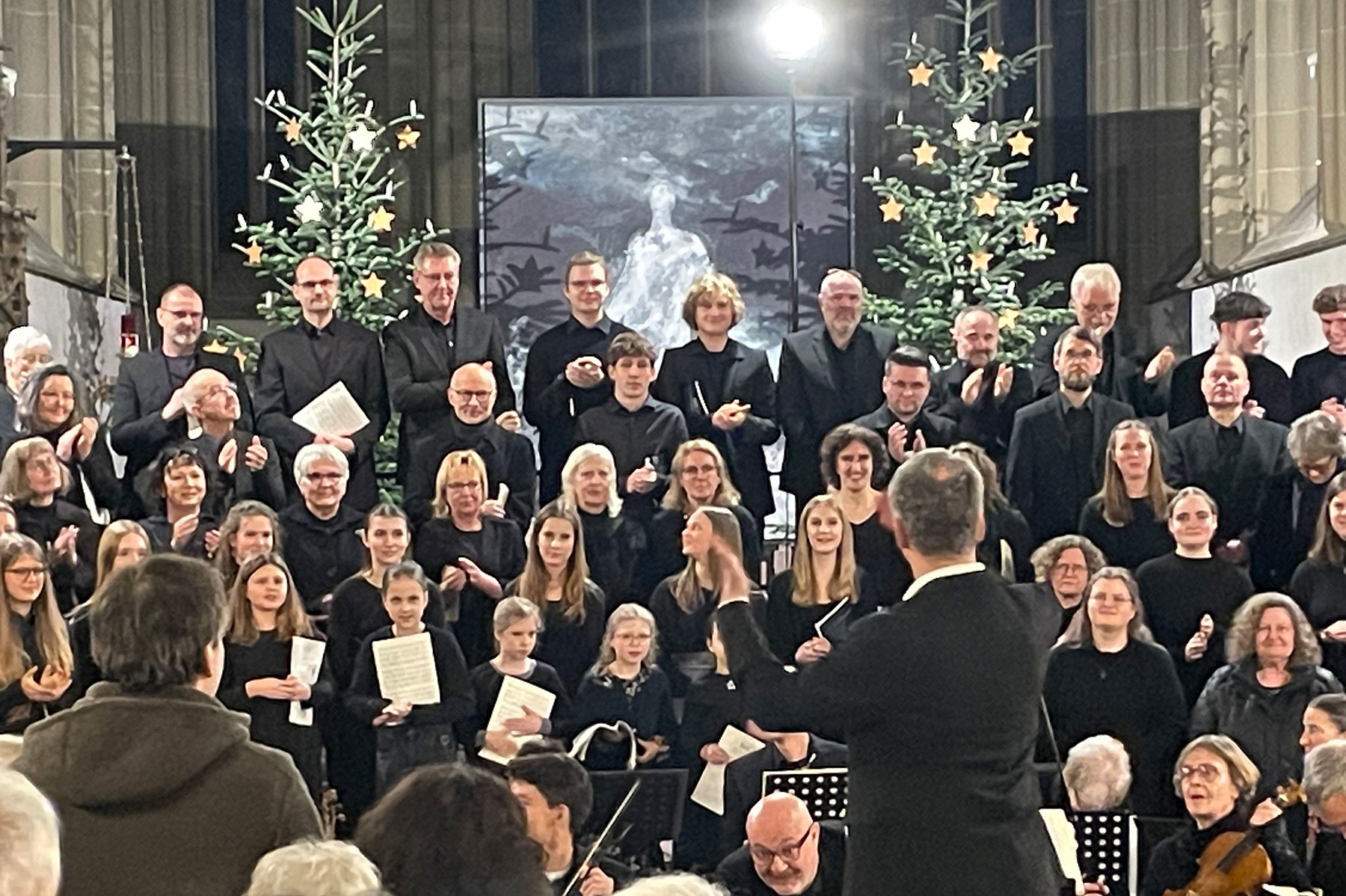 Mitglieder des Kirchen-, Kammer- und Jugendchors St. Johannes beim Weihnachtskonzert