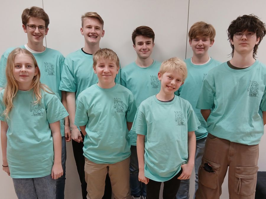 Gruppenfoto der Schülerinnen und Schüler der Schulschach-Mannschaften