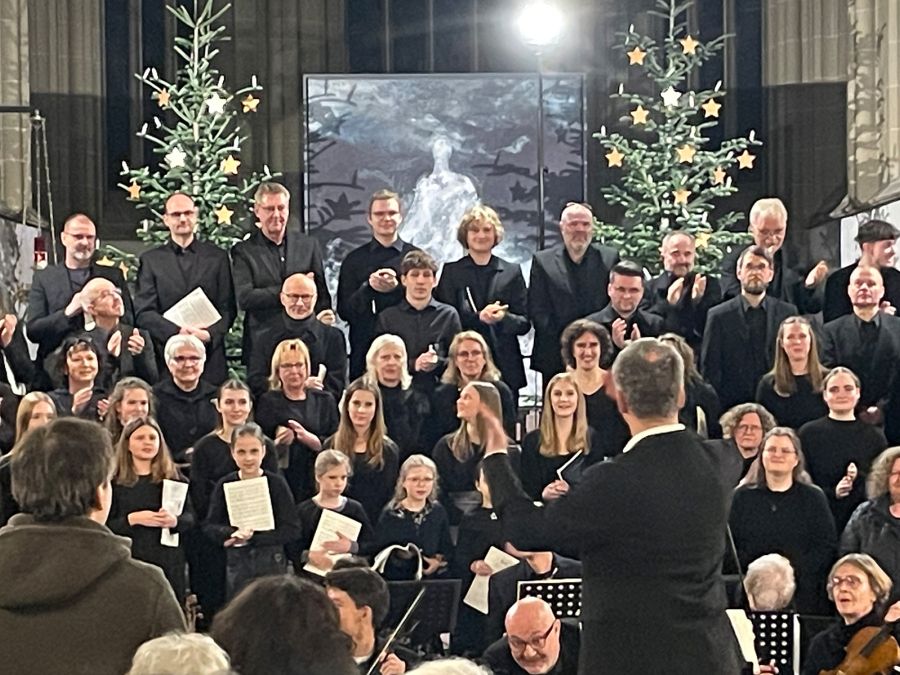 Mitglieder des Kirchen-, Kammer- und Jugendchors St. Johannes beim Weihnachtskonzert