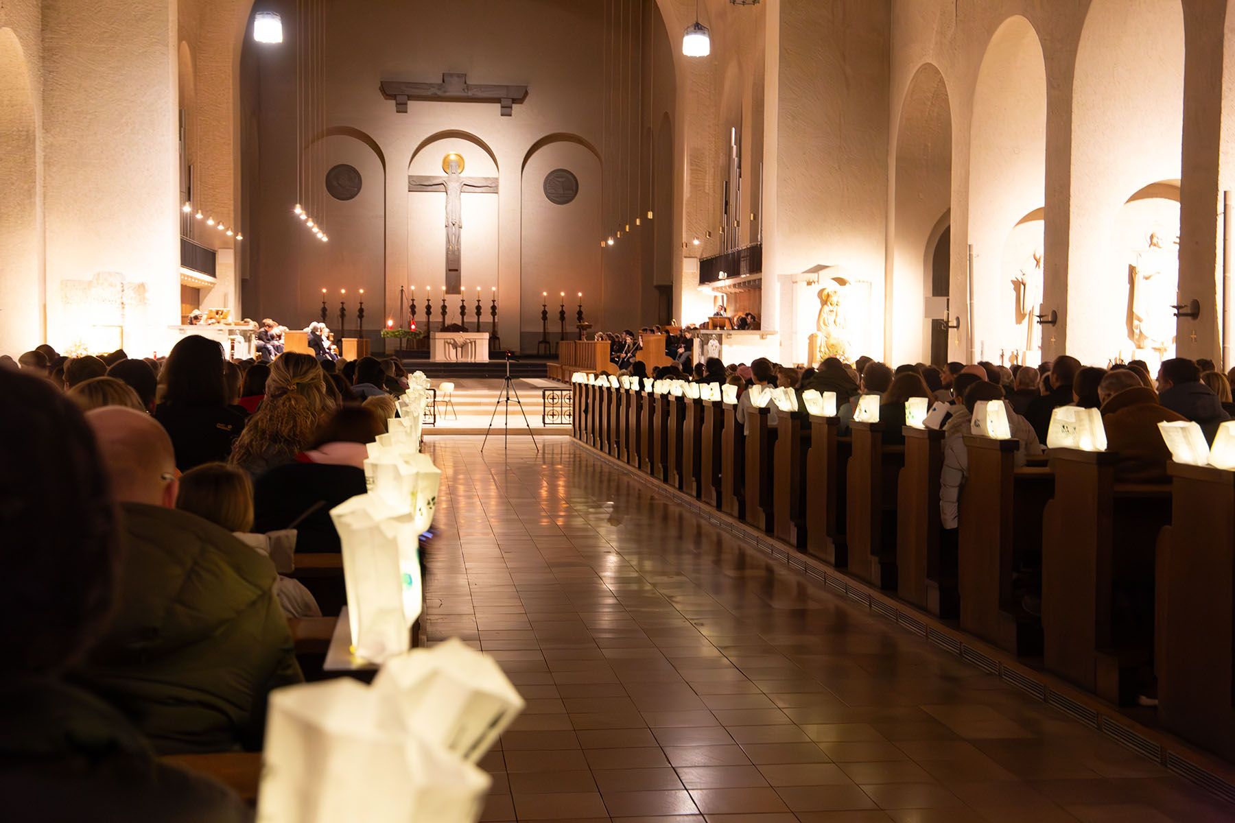 Festlich dekorierte Abteikirche