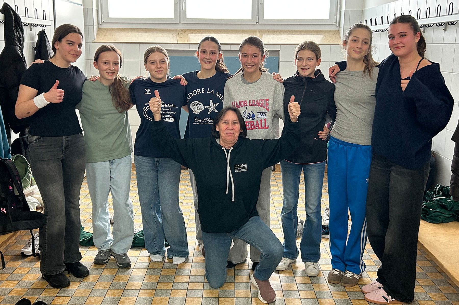 Gruppenfoto der Basketballmannschaft Mädchen III