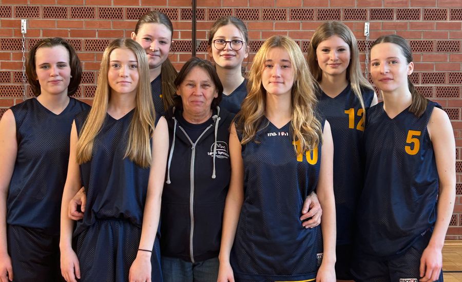 Gruppenfoto der Basketballmannschaft Mädchen II